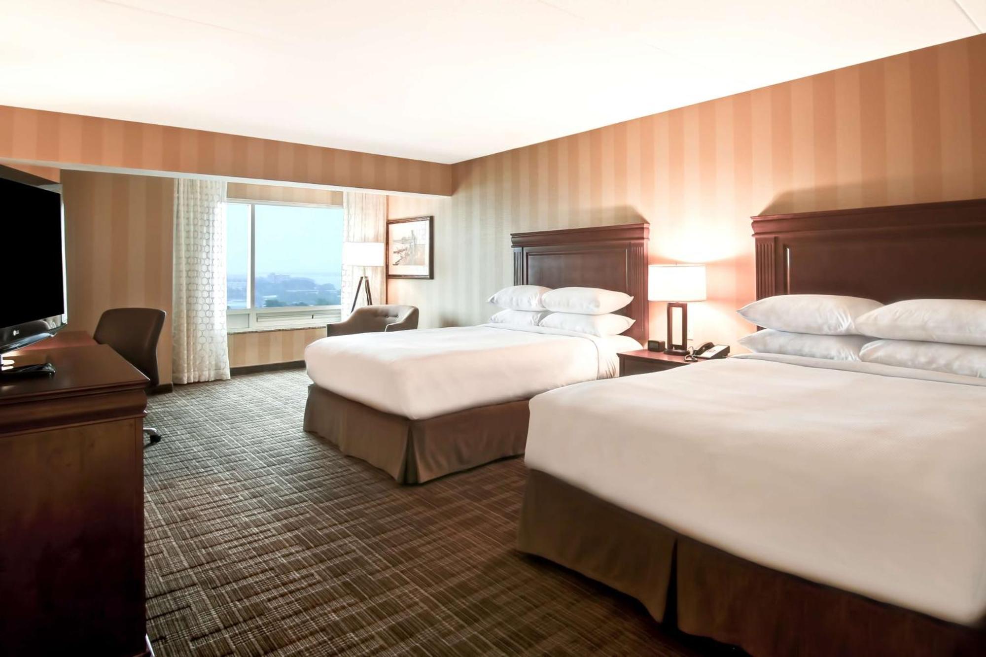 Doubletree Fallsview & By Hilton -